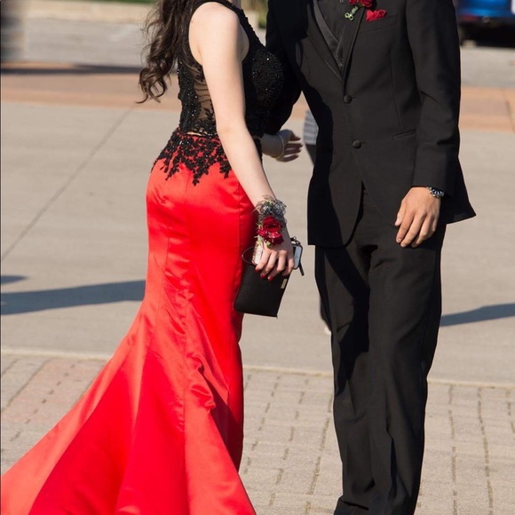 Two-piece red and black dress - Picture 2 of 4